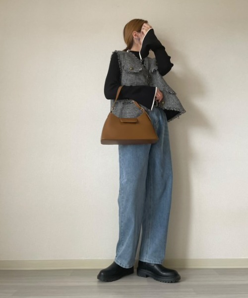 Belle Cie(ベルシー)の「脚長見え タック入り ハイウエストワイドデニムパンツ ロング丈(デニムパンツ・レディース・サックスブルー/ブラック・L/M/XL/S)」の14枚目の写真