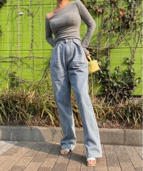 Belle Cie(ベルシー)の「脚長見え タック入り ハイウエストワイドデニムパンツ ロング丈(デニムパンツ・レディース・サックスブルー/ブラック・L/M/XL/S)」の11枚目の写真