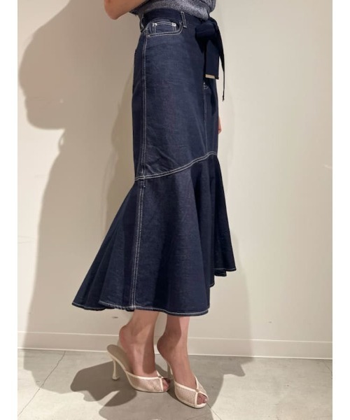 SNIDEL(スナイデル)の「デニムマーメイドスカート(デニムスカート・レディース・インディゴブルー/ライトブルー/ブルー・0/1)」の5枚目の写真
