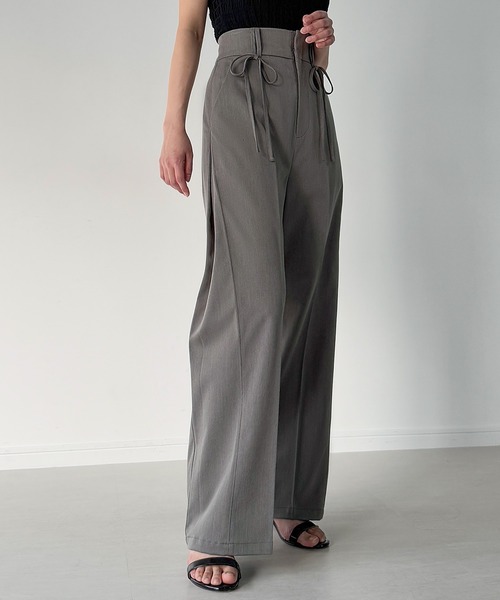 JUNOAH（ジュノア）の「サイドタックハイウエストリボンスラックス(薄手、裏地なし)（スラックス・レディース・ライトグレー/スミクロ/ブラック・X-LARGE/LARGE/MEDIUM/SMALL）」の3枚目の写真