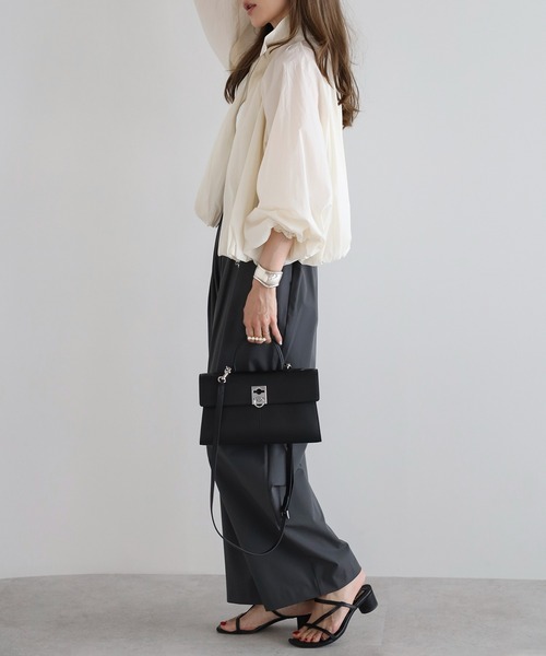 Bonjour Sagan（ボンジュールサガン）の「【撥水・UVカット】ショート丈シアーボリュームブルゾン（ブルゾン・レディース・アイボリー/チャコールグレー・FREE）」の11枚目の写真