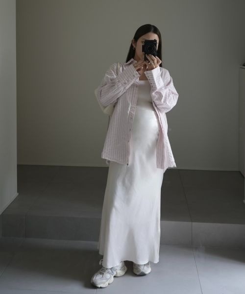 A part by(アパートバイ)の「【インフルエンサーyuiさんコラボ】YUサテンナロースカート(スカート・レディース・アイボリー/ライトブラウン・FREE/TALL)」の4枚目の写真