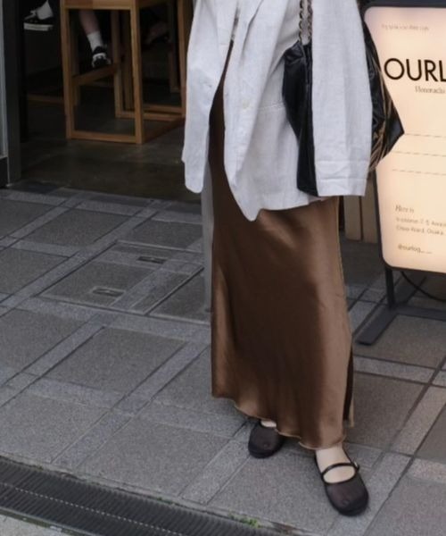 A part by(アパートバイ)の「【インフルエンサーyuiさんコラボ】YUサテンナロースカート(スカート・レディース・アイボリー/ライトブラウン・FREE/TALL)」の14枚目の写真