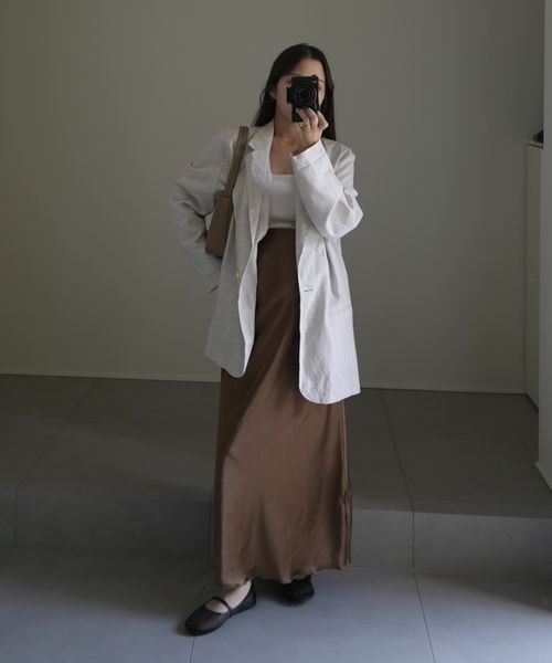 A part by(アパートバイ)の「【インフルエンサーyuiさんコラボ】YUサテンナロースカート(スカート・レディース・アイボリー/ライトブラウン・FREE/TALL)」の12枚目の写真