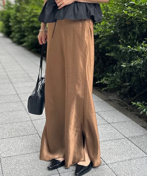 A part by(アパートバイ)の「【インフルエンサーyuiさんコラボ】YUサテンナロースカート(スカート・レディース・アイボリー/ライトブラウン・FREE/TALL)」の16枚目の写真