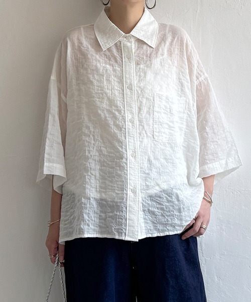 LBC(エルビーシー)の「針抜きシアーボックスシルエットシャツ(シャツ/ブラウス・レディース・ホワイト/ブラック/ダークオリーブ/オレンジ・M)」の1枚目の写真