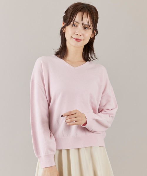 INED（イネド）の「【ご家庭で洗える】ウール100％Vネックニット（ニット/セーター・レディース・サックスブルー/ブラック/オフホワイト/ブルー/チャコールグレー/ピンク/イエロー・9号）」の7枚目の写真