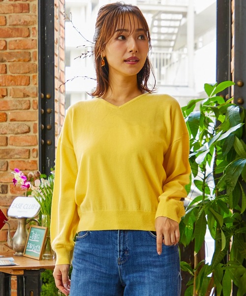 INED（イネド）の「【ご家庭で洗える】ウール100％Vネックニット（ニット/セーター・レディース・サックスブルー/ブラック/オフホワイト/ブルー/チャコールグレー/ピンク/イエロー・9号）」の6枚目の写真