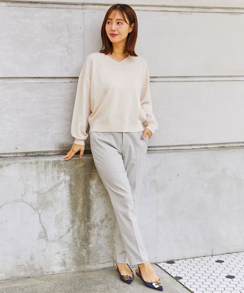 INED（イネド）の「【ご家庭で洗える】ウール100％Vネックニット（ニット/セーター・レディース・サックスブルー/ブラック/オフホワイト/ブルー/チャコールグレー/ピンク/イエロー・9号）」の11枚目の写真