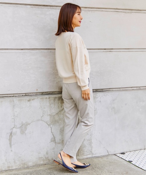 INED（イネド）の「【ご家庭で洗える】ウール100％Vネックニット（ニット/セーター・レディース・サックスブルー/ブラック/オフホワイト/ブルー/チャコールグレー/ピンク/イエロー・9号）」の12枚目の写真