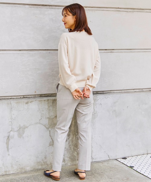 INED（イネド）の「【ご家庭で洗える】ウール100％Vネックニット（ニット/セーター・レディース・サックスブルー/ブラック/オフホワイト/ブルー/チャコールグレー/ピンク/イエロー・9号）」の13枚目の写真