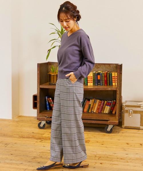 INED（イネド）の「【ご家庭で洗える】ウール100％Vネックニット（ニット/セーター・レディース・サックスブルー/ブラック/オフホワイト/ブルー/チャコールグレー/ピンク/イエロー・9号）」の18枚目の写真