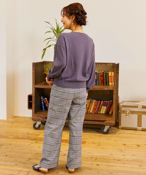 INED（イネド）の「【ご家庭で洗える】ウール100％Vネックニット（ニット/セーター・レディース・サックスブルー/ブラック/オフホワイト/ブルー/チャコールグレー/ピンク/イエロー・9号）」の19枚目の写真