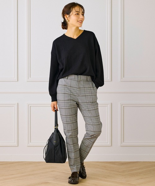 INED（イネド）の「【ご家庭で洗える】ウール100％Vネックニット（ニット/セーター・レディース・サックスブルー/ブラック/オフホワイト/ブルー/チャコールグレー/ピンク/イエロー・9号）」の21枚目の写真