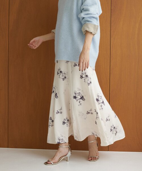 natural couture（ナチュラルクチュール）の「長さ変えれる花柄サテンスカート（スカート・レディース・ブラック/オフホワイト・FREE）」の5枚目の写真