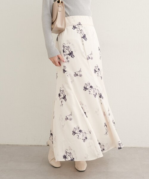 natural couture（ナチュラルクチュール）の「長さ変えれる花柄サテンスカート（スカート・レディース・ブラック/オフホワイト・FREE）」の9枚目の写真