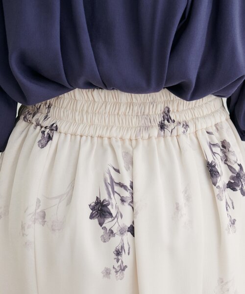 natural couture（ナチュラルクチュール）の「長さ変えれる花柄サテンスカート（スカート・レディース・ブラック/オフホワイト・FREE）」の18枚目の写真
