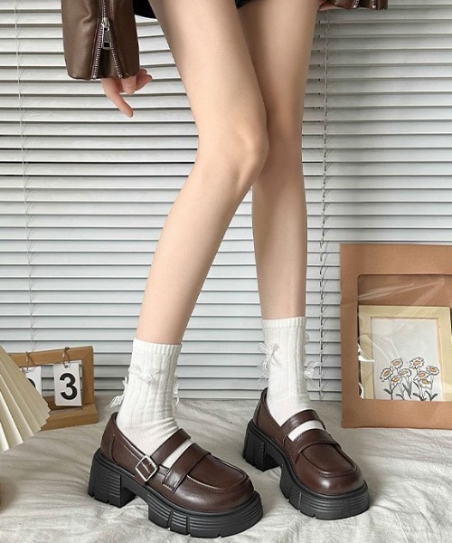 LADY LIKE(レディライク)の「ベルト付き厚底ローファー(ローファー・レディース・ブラック/ブラウン・23.5cm/24.5cm/24.0cm)」の10枚目の写真