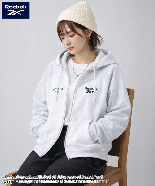 Reebok（リーボック）の「【別注】Reebok/リーボック ブランド ロゴ 刺繍 フルジップ クロップド丈 裏起毛 スウェット パーカー フーディー（パーカー・レディース・ホワイト系その他/ブラック/グレー系その他・FREE）」の2枚目の写真