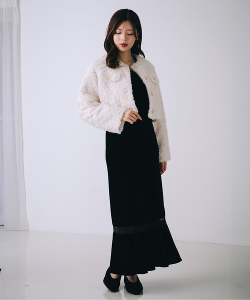 SELFIST（セルフィスト）の「ボアショート丈ジャケット　冬服　クリスマス　イルミネーション　ゴールドボタン（ブルゾン・レディース・アイボリー/グレイッシュベージュ・フリー）」の3枚目の写真