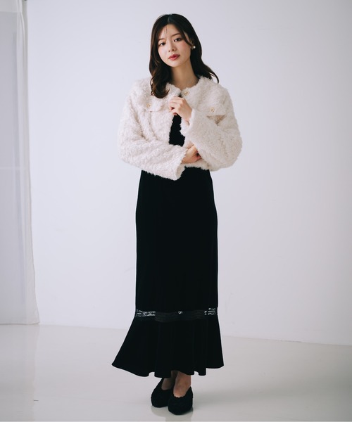 SELFIST（セルフィスト）の「ボアショート丈ジャケット　冬服　クリスマス　イルミネーション　ゴールドボタン（ブルゾン・レディース・アイボリー/グレイッシュベージュ・フリー）」の5枚目の写真