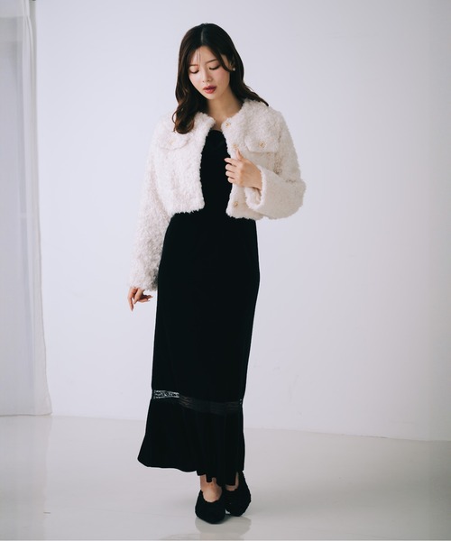 SELFIST（セルフィスト）の「ボアショート丈ジャケット　冬服　クリスマス　イルミネーション　ゴールドボタン（ブルゾン・レディース・アイボリー/グレイッシュベージュ・フリー）」の6枚目の写真