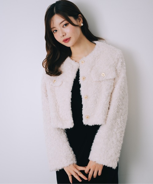 SELFIST（セルフィスト）の「ボアショート丈ジャケット　冬服　クリスマス　イルミネーション　ゴールドボタン（ブルゾン・レディース・アイボリー/グレイッシュベージュ・フリー）」の8枚目の写真