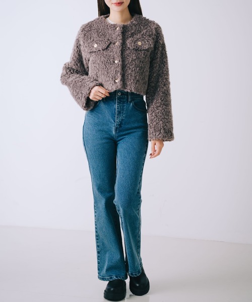 SELFIST（セルフィスト）の「ボアショート丈ジャケット　冬服　クリスマス　イルミネーション　ゴールドボタン（ブルゾン・レディース・アイボリー/グレイッシュベージュ・フリー）」の19枚目の写真