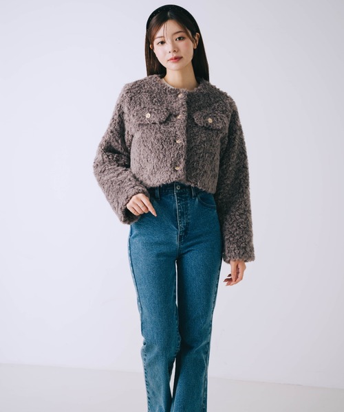 SELFIST（セルフィスト）の「ボアショート丈ジャケット　冬服　クリスマス　イルミネーション　ゴールドボタン（ブルゾン・レディース・アイボリー/グレイッシュベージュ・フリー）」の20枚目の写真