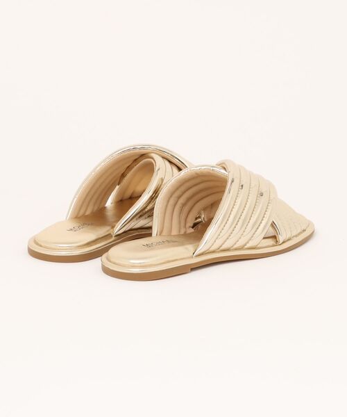 MICHAEL KORS（マイケルコース）の「PORTIA フラット スライド サンダル（サンダル・レディース・ゴールド系・5.5/6/6.5/7/7.5/8）」の2枚目の写真
