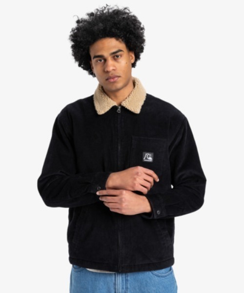 Quiksilver(クイックシルバー)の「DNA SHERPA HARRINGTO /クイックシルバー胸ポケットワンポイントボアブルゾン(ブルゾン・メンズ・ブラウン/ブラック・X-LARGE/LARGE/MEDIUM)」の1枚目の写真