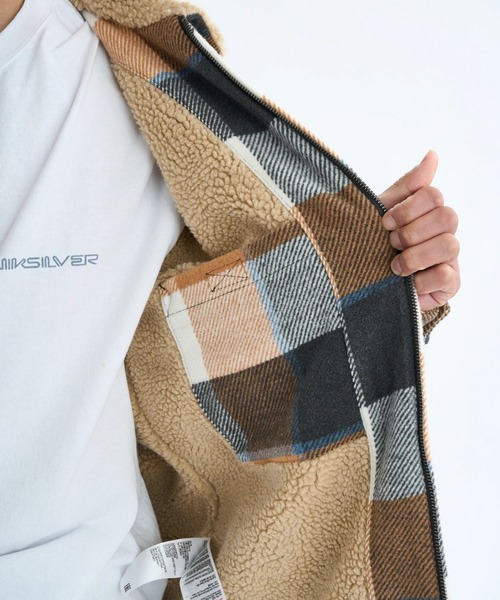 Quiksilver(クイックシルバー)の「DNA SHERPA HARRINGTO /クイックシルバー胸ポケットワンポイントボアブルゾン(ブルゾン・メンズ・ブラウン/ブラック・X-LARGE/LARGE/MEDIUM)」の13枚目の写真