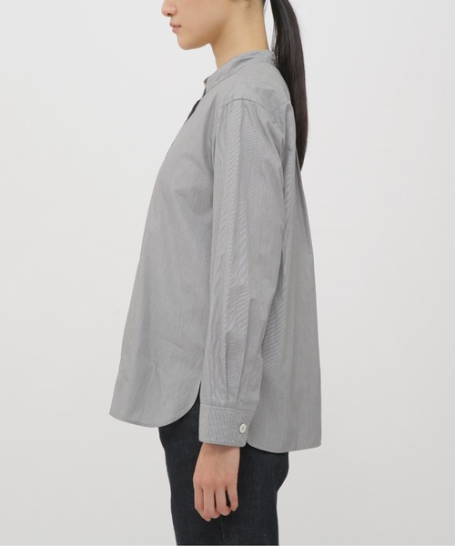 MARGARET HOWELL（マーガレットハウエル）の「COTTON HAIRLINE STRIPE（シャツ/ブラウス・レディース・グレー/ピンク・1/2）」の4枚目の写真