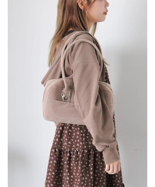 ehka sopo（エヘカソポ）の「チャーム付きエコスウェードボストン（ハンドバッグ・レディース・ブラウン/グリーン/ベージュ・F）」の6枚目の写真