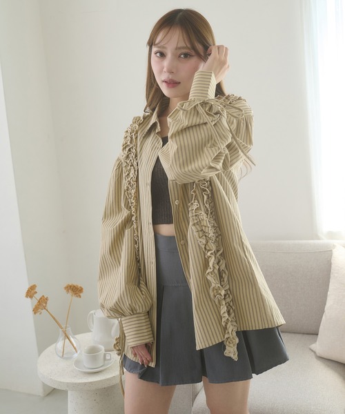 Ambre Neige（アンブルネージュ）の「stripe flill over shirt tunic / ストライプフリルオーバーシャツチュニック（シャツ/ブラウス・レディース・ベージュ/ダークブラウン/サックスブルー・FREE）」の4枚目の写真