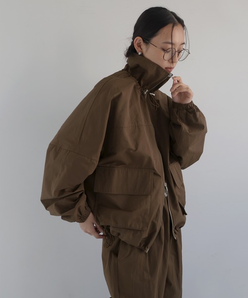 hellam（へラム）の「合繊ツイル スタンドカラージップブルゾン（その他アウター・レディース・ブラック/グレイッシュベージュ/オフホワイト/ブラウン・FREE）」の5枚目の写真