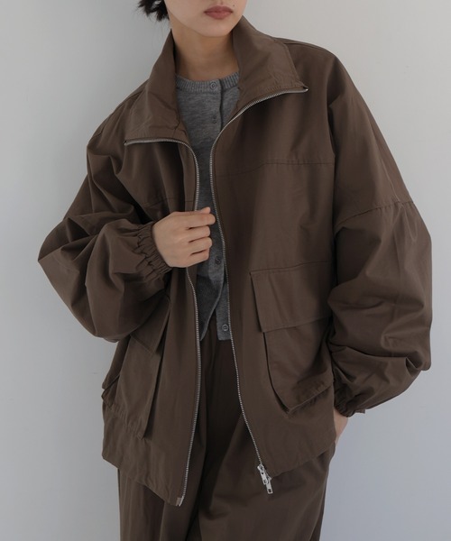 hellam（へラム）の「合繊ツイル スタンドカラージップブルゾン（その他アウター・レディース・ブラック/グレイッシュベージュ/オフホワイト/ブラウン・FREE）」の17枚目の写真