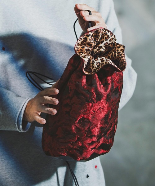 GLIMCLAP(グリムクラップ)の「mko13147-Botanical Jacquard Pouch Bag 巾着バッグ(192-047-gla-cf)(ショルダーバッグ・メンズ・ホワイト/パープル/レッド・FREE)」の4枚目の写真