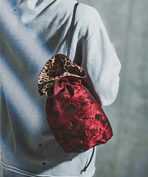 GLIMCLAP(グリムクラップ)の「mko13147-Botanical Jacquard Pouch Bag 巾着バッグ(192-047-gla-cf)(ショルダーバッグ・メンズ・ホワイト/パープル/レッド・FREE)」の7枚目の写真
