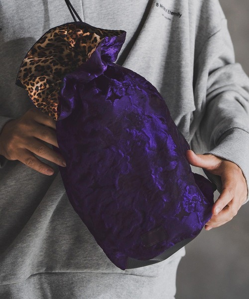 GLIMCLAP(グリムクラップ)の「mko13147-Botanical Jacquard Pouch Bag 巾着バッグ(192-047-gla-cf)(ショルダーバッグ・メンズ・ホワイト/パープル/レッド・FREE)」の16枚目の写真