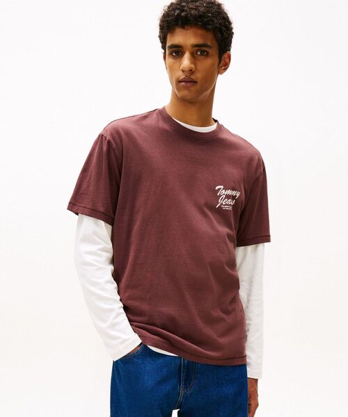 tommy jeans(トミー ジーンズ)の「リラックスノベルティTシャツ(Tシャツ/カットソー・メンズ・ブラウン系その他/オレンジ系その他3・LARGE/MEDIUM/SMALL/X-LARGE/X-SMALL)」の1枚目の写真