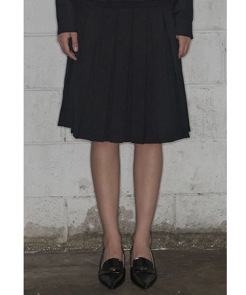 FANCY CLUB(ファンシークラブ)の「A'GEM/9 × .kom 『FANCY CLUB/ファンシークラブ』 CLASSIC BUCKLE PLEATS MIDI SKIRT/バックルプリーツスカート(スカート・レディース・グレー/ブラック・FREE)」の11枚目の写真