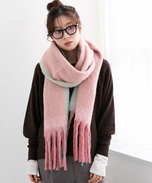 le.coeur blanc（ルクールブラン）の「《WEB限定アイテム》MIXカラーフリンジマフラー（マフラー・レディース・オフホワイト/グレー/ピンク・FREE）」の3枚目の写真