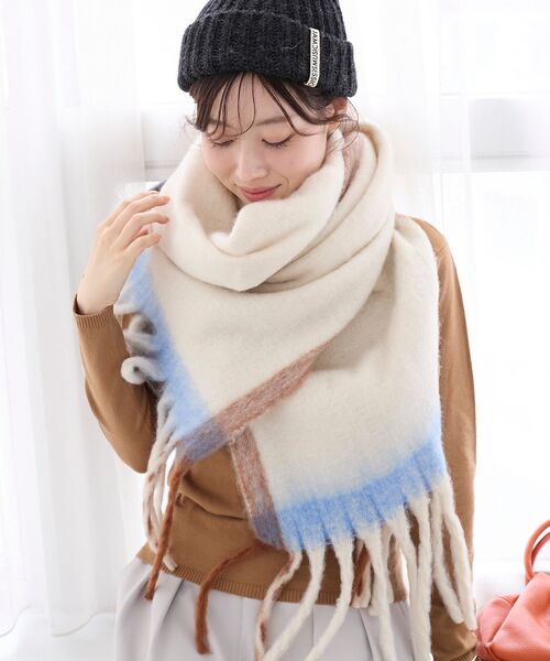 le.coeur blanc（ルクールブラン）の「《WEB限定アイテム》MIXカラーフリンジマフラー（マフラー・レディース・オフホワイト/グレー/ピンク・FREE）」の6枚目の写真