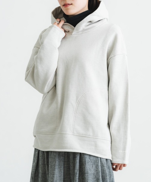 quadro(クオドロ)の「コーデュラヘビー裏毛プルパーカー(Tシャツ/カットソー・レディース・ライトカーキ/チャコール/ベージュ/オートミール・FREE)」の3枚目の写真