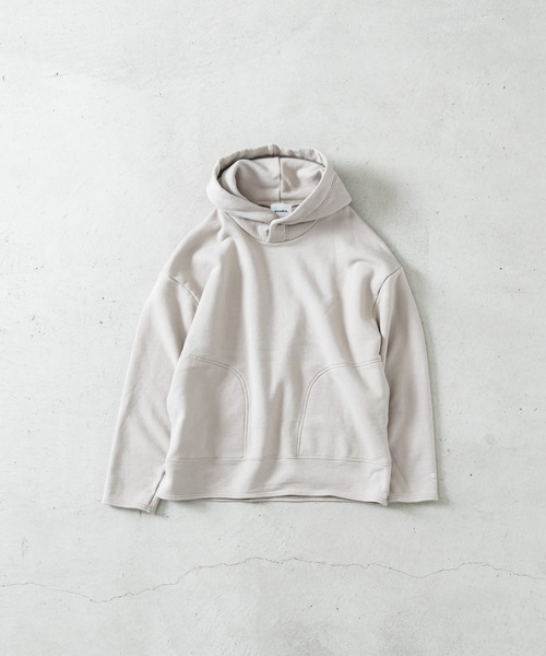 quadro(クオドロ)の「コーデュラヘビー裏毛プルパーカー(Tシャツ/カットソー・レディース・ライトカーキ/チャコール/ベージュ/オートミール・FREE)」の2枚目の写真