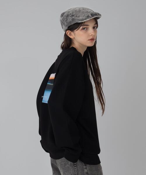 BROWNY(ブラウニー)の「BROWNY/アクセ付きフォトグラフィックプルオーバー(スウェット・メンズ・ブラック/サックスブルー/ホワイト/ブラウン・MEDIUM/LARGE)」の13枚目の写真