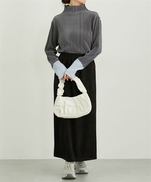 nissen（ニッセン）の「袖配色メローネックトップス（Tシャツ/カットソー・レディース・アイボリー/グレイッシュベージュ/チャコール・M/L）」の16枚目の写真