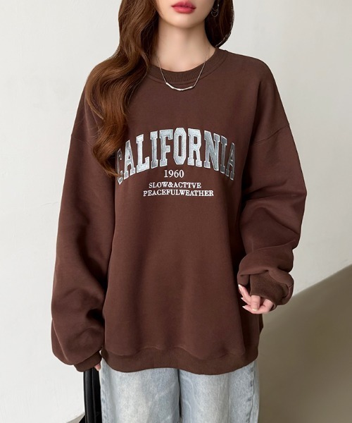 COCOMOMO(ココモモ)の「ロゴ刺繍オーバーサイズスウェット ビッグシルエット スウェット ボリューム袖 ロゴスウェット トレーナー オーバーサイズ スウェットトレーナー 長袖 秋服 冬服(スウェット・レディース・ダークグレー/ライトグレー/ブラウン・FREE)」の5枚目の写真