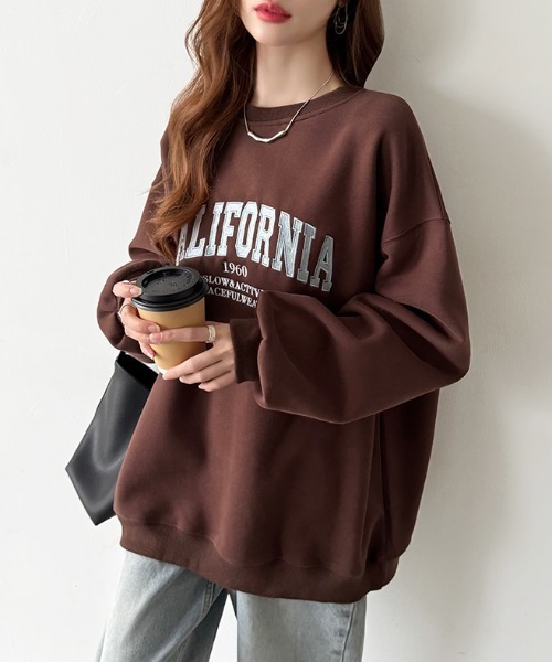 COCOMOMO(ココモモ)の「ロゴ刺繍オーバーサイズスウェット ビッグシルエット スウェット ボリューム袖 ロゴスウェット トレーナー オーバーサイズ スウェットトレーナー 長袖 秋服 冬服(スウェット・レディース・ダークグレー/ライトグレー/ブラウン・FREE)」の6枚目の写真